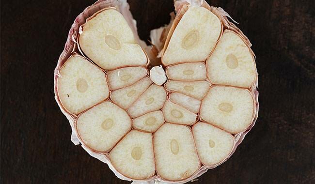 This is the internal structure of the cut garlic.