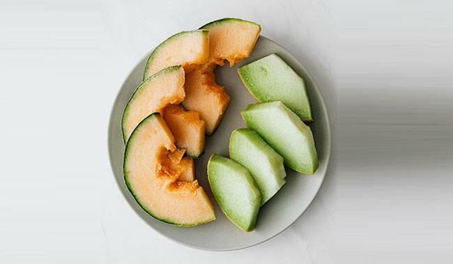 Two kinds of cantaloupe that have been cut - benefits of cantaloupe