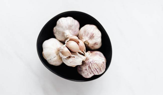 Unusual ways to store garlic